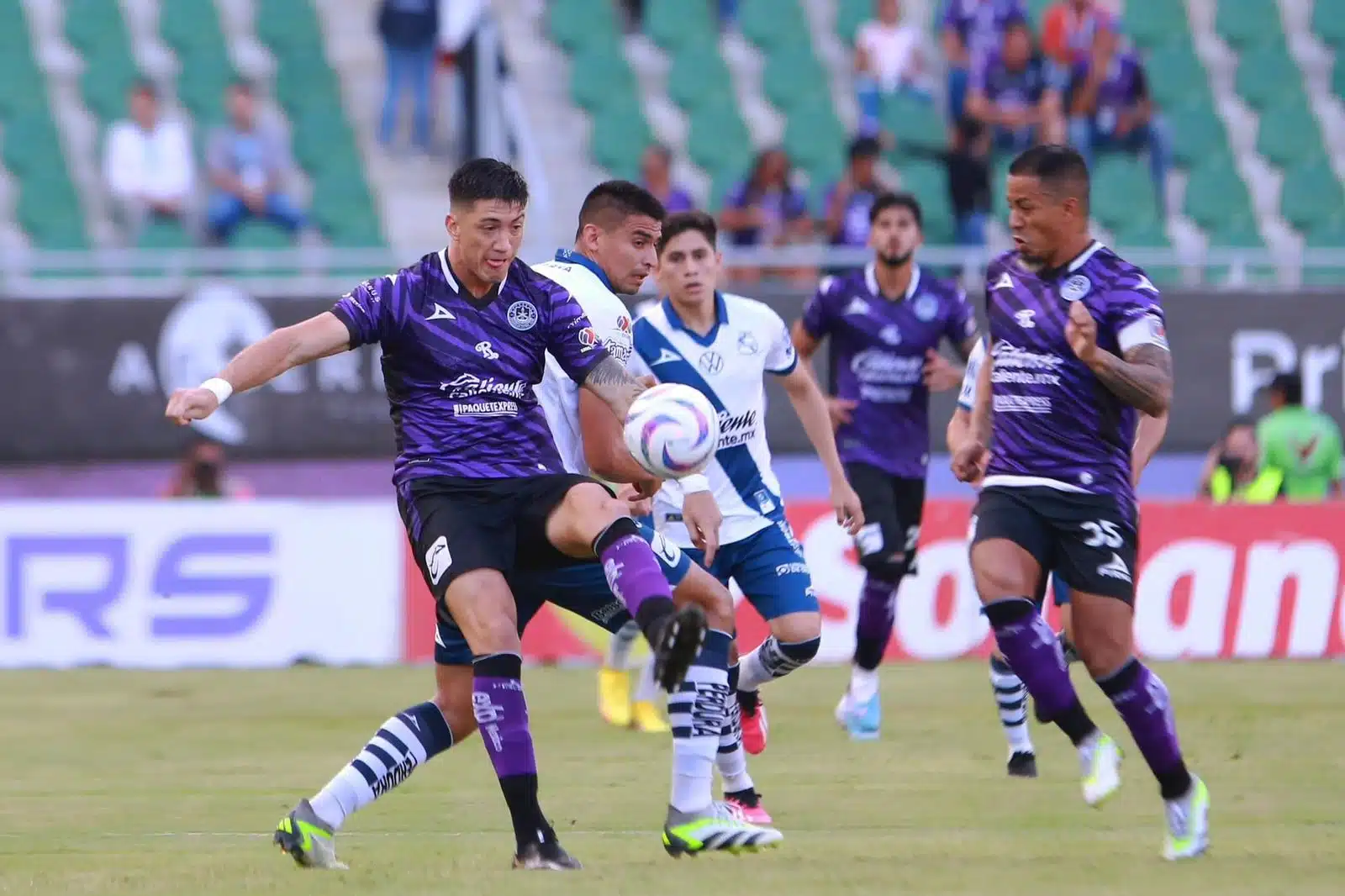 ¡Con 10 hombres! Llega el anhelado triunfo para Mazatlán FC en casa
