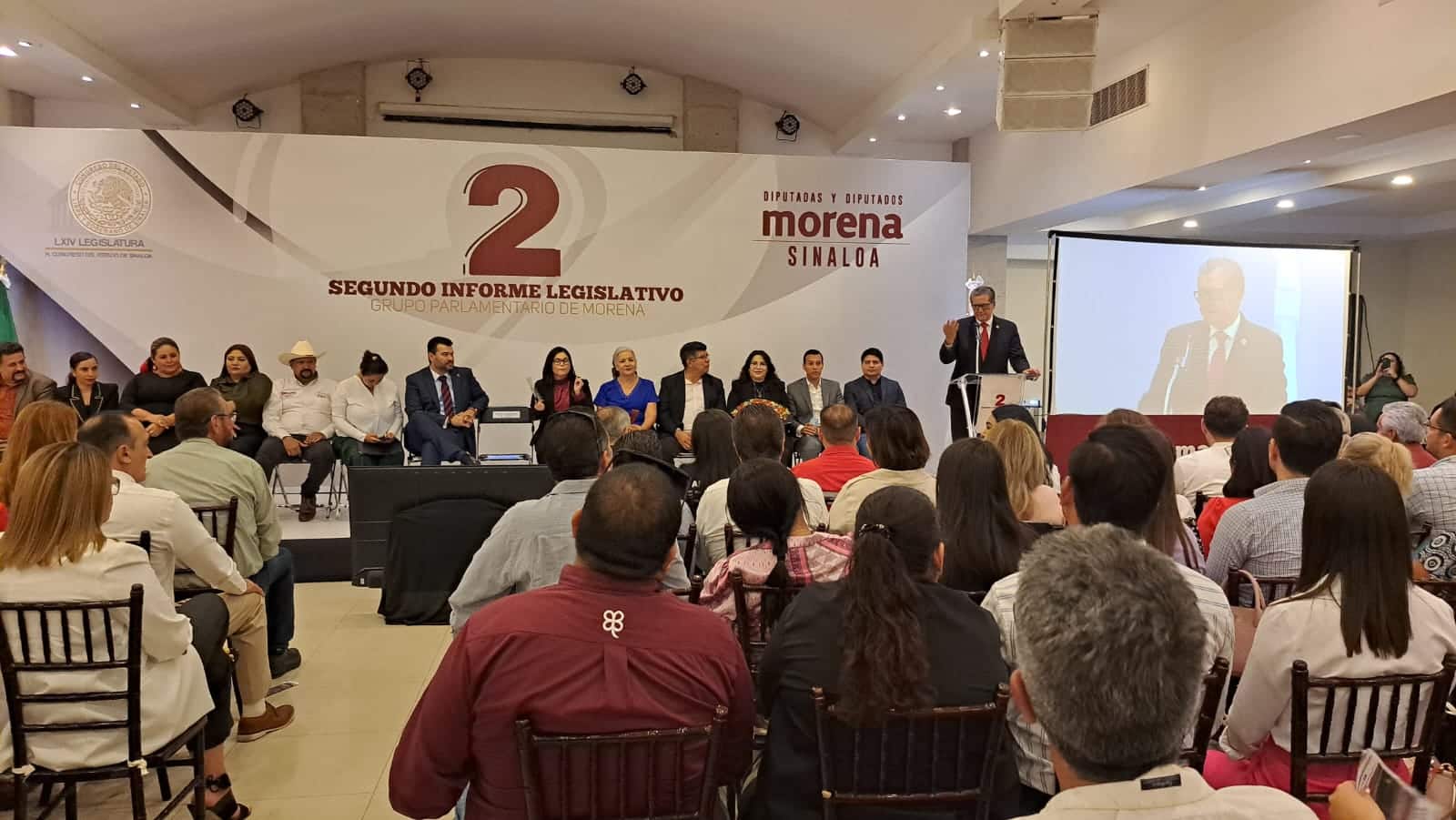 diputado local por Morena, Feliciano Castro, en reunión de militantes