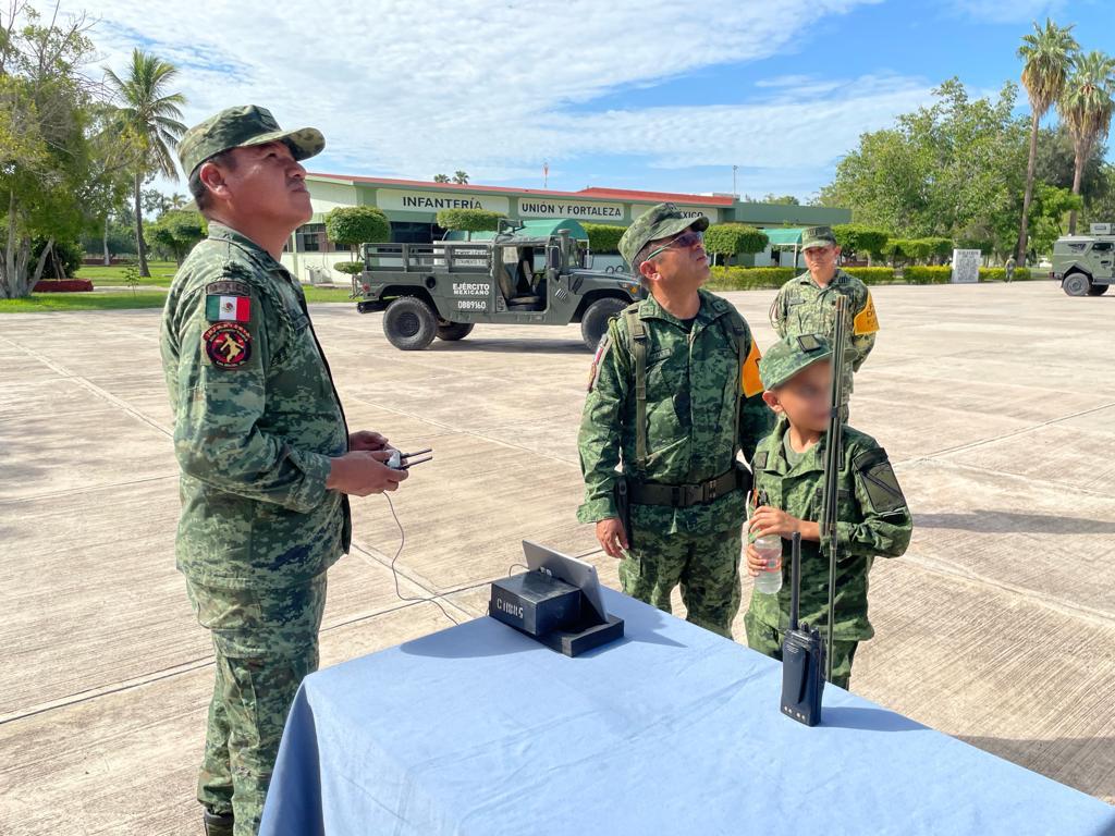 De grande me gustaría ser soldado, es muy bonito: Jonathan, niño enlistado por un día.