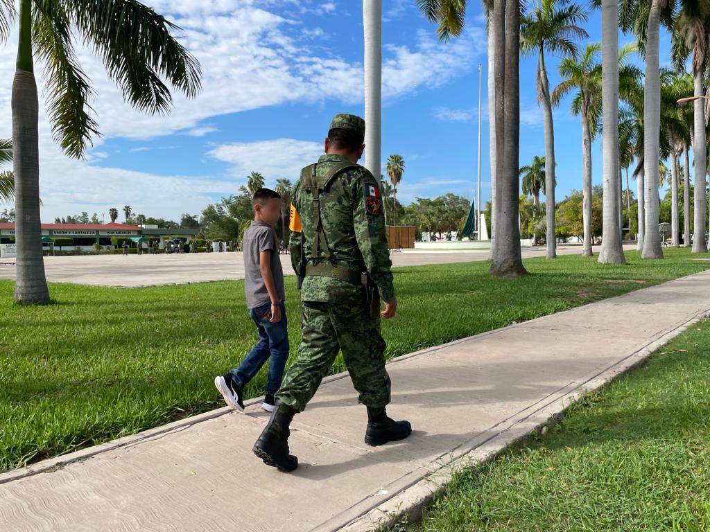 De grande me gustaría ser soldado, es muy bonito: Jonathan, niño enlistado por un día.
