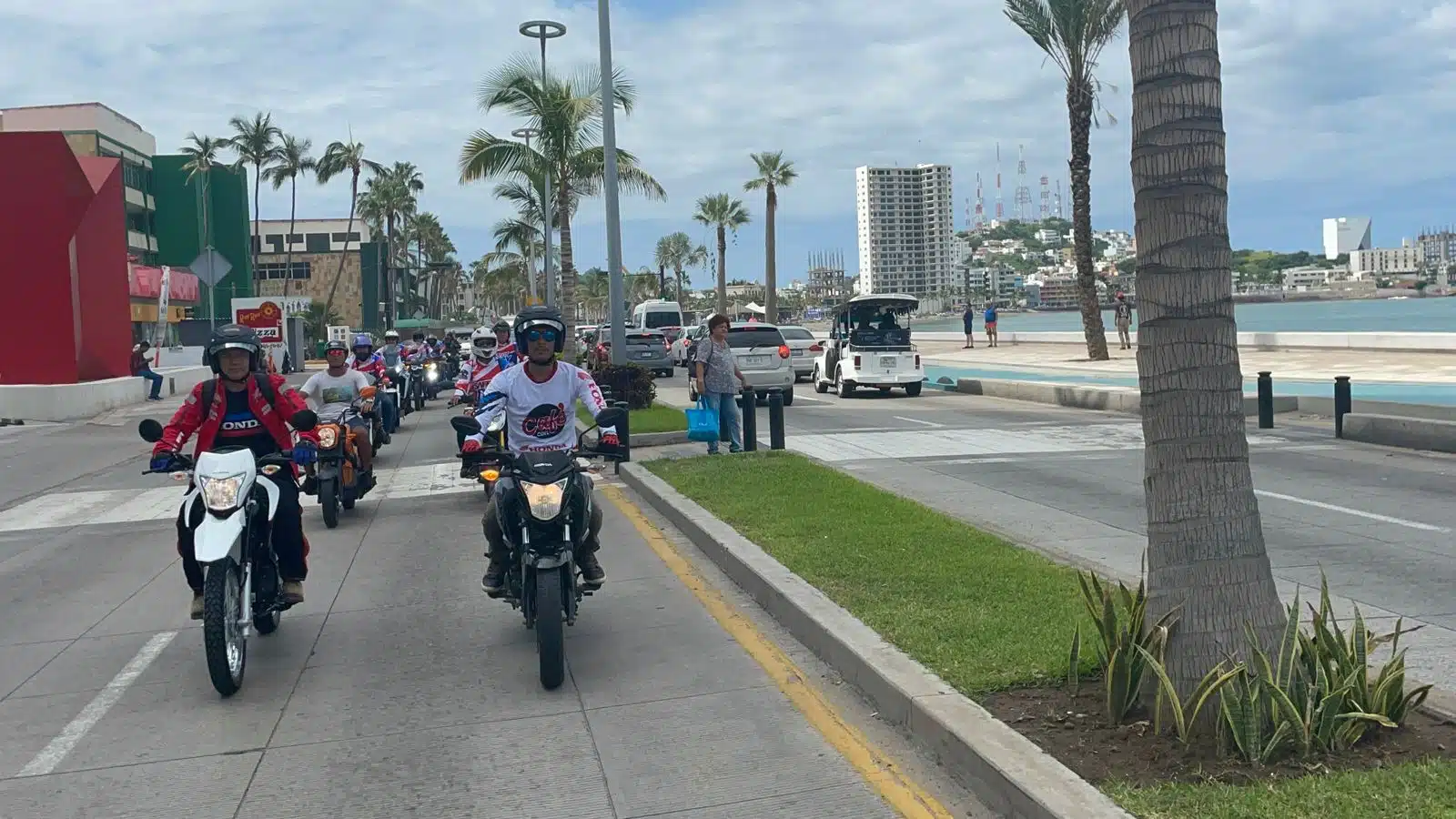 Los pilotos hicieron una rodada por el malecón como parte del programa de actividades