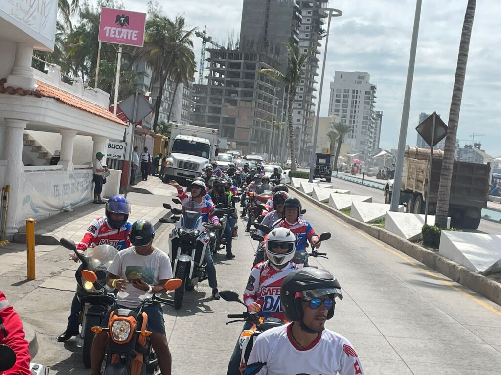 Los pilotos hicieron una rodada por el malecón como parte del programa de actividades