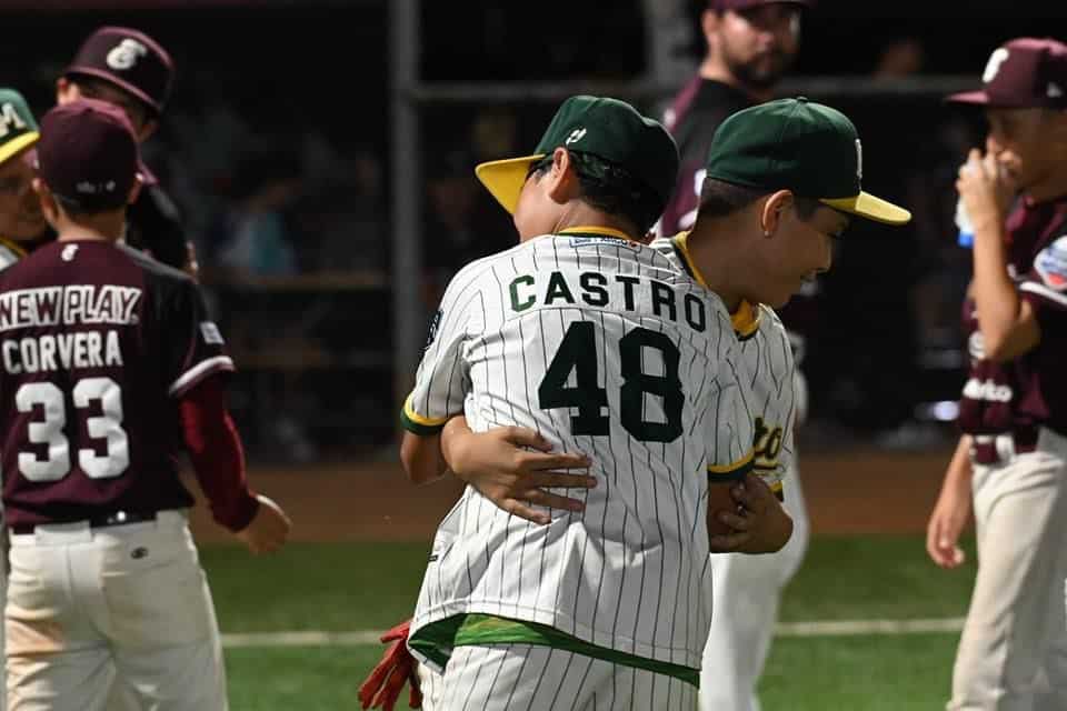 Celebrando la victoria el equipo cañero