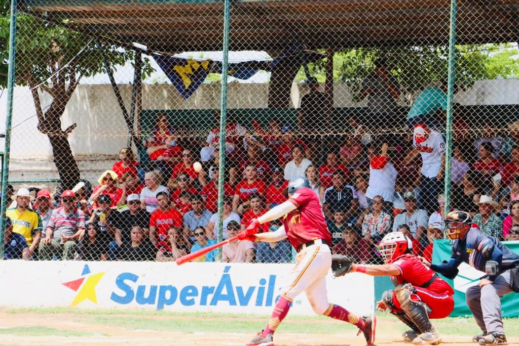 Batazo de Christian Villegas de los Pascoleros