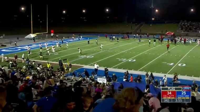 Campo de futbol del estadio donde se llevó a cabo un tiroteo, en Oklahoma, EE.UU.