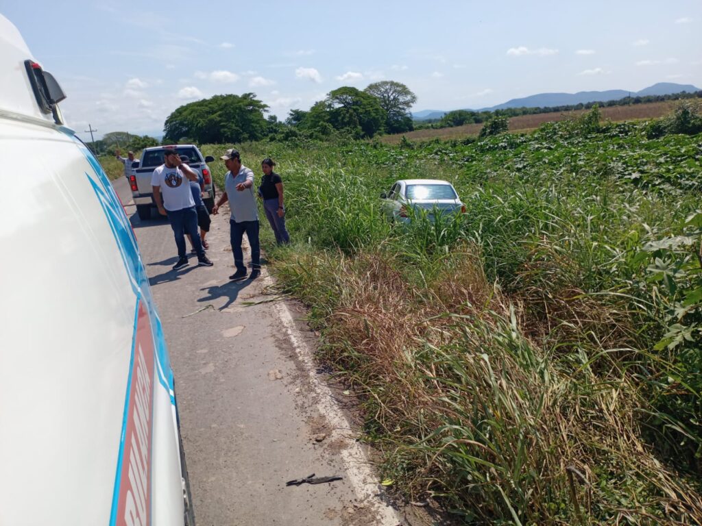 Auto arrolla a ciclista por la Villa Unión-El Walamo, en Mazatlán