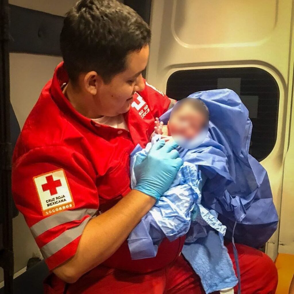 nace bebe en ambulancia