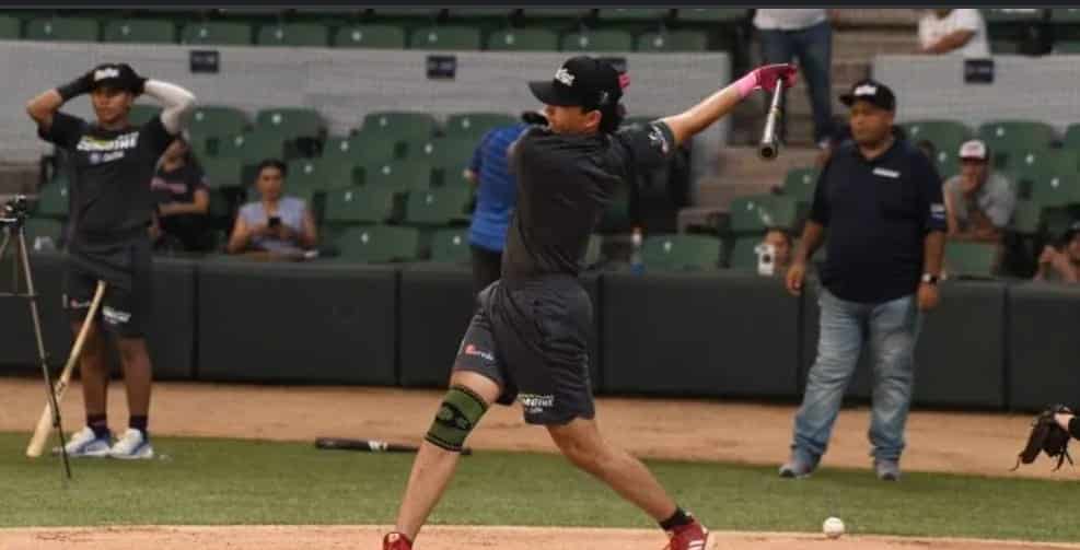 Diago Machado bateando en el campo durante el Showcase en Guasave