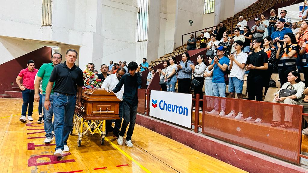 Despedida a Julio César Romo en el auditorio Benito Juárez García de Los Mochis