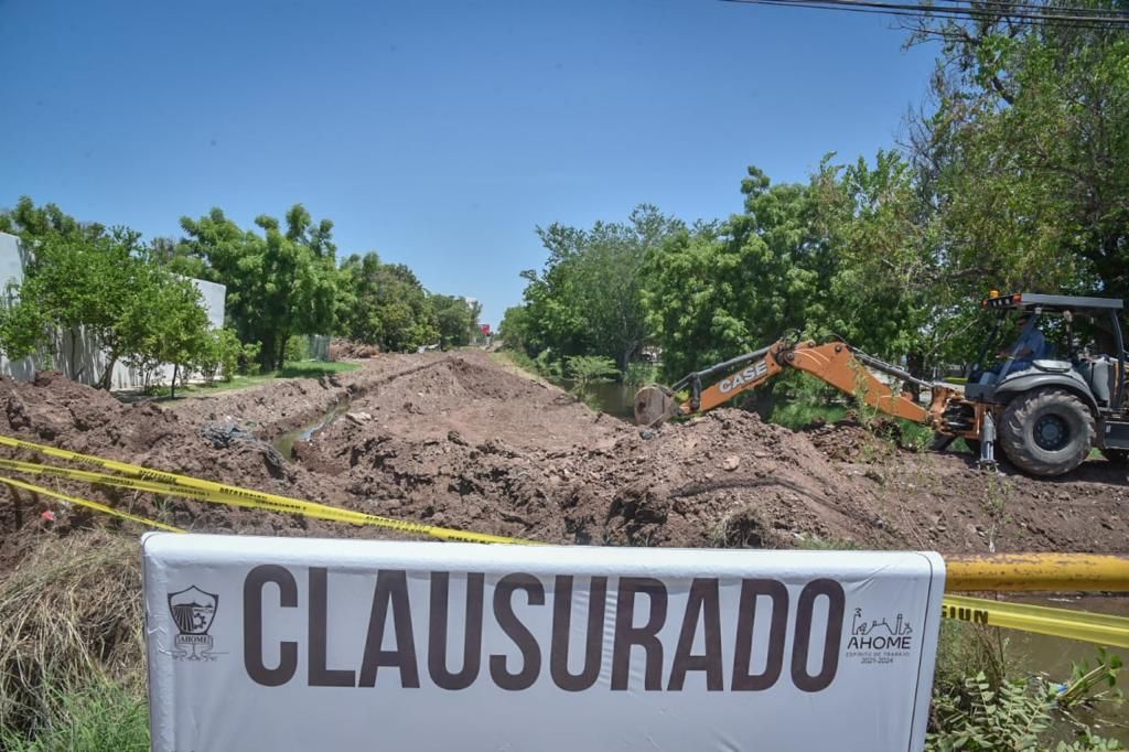 Cartel de clausura en canal de Los Mochis