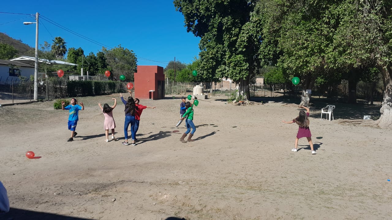 Por altas temperaturas docentes y familias piden que CFE cambie voltaje en escuelas primarias enChoix.