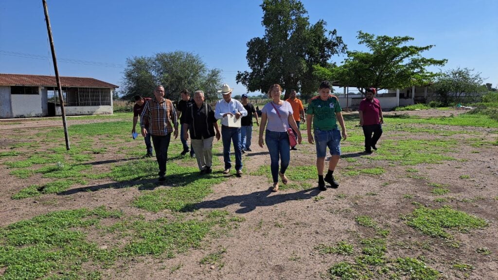 Subdirector de Asuntos Agrarios en visita a parcela 