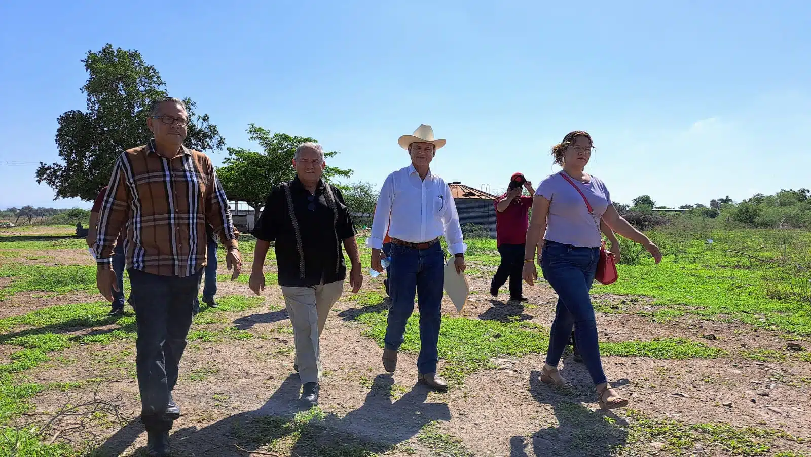 Subdirector de Asuntos Agrarios en visita a parcela