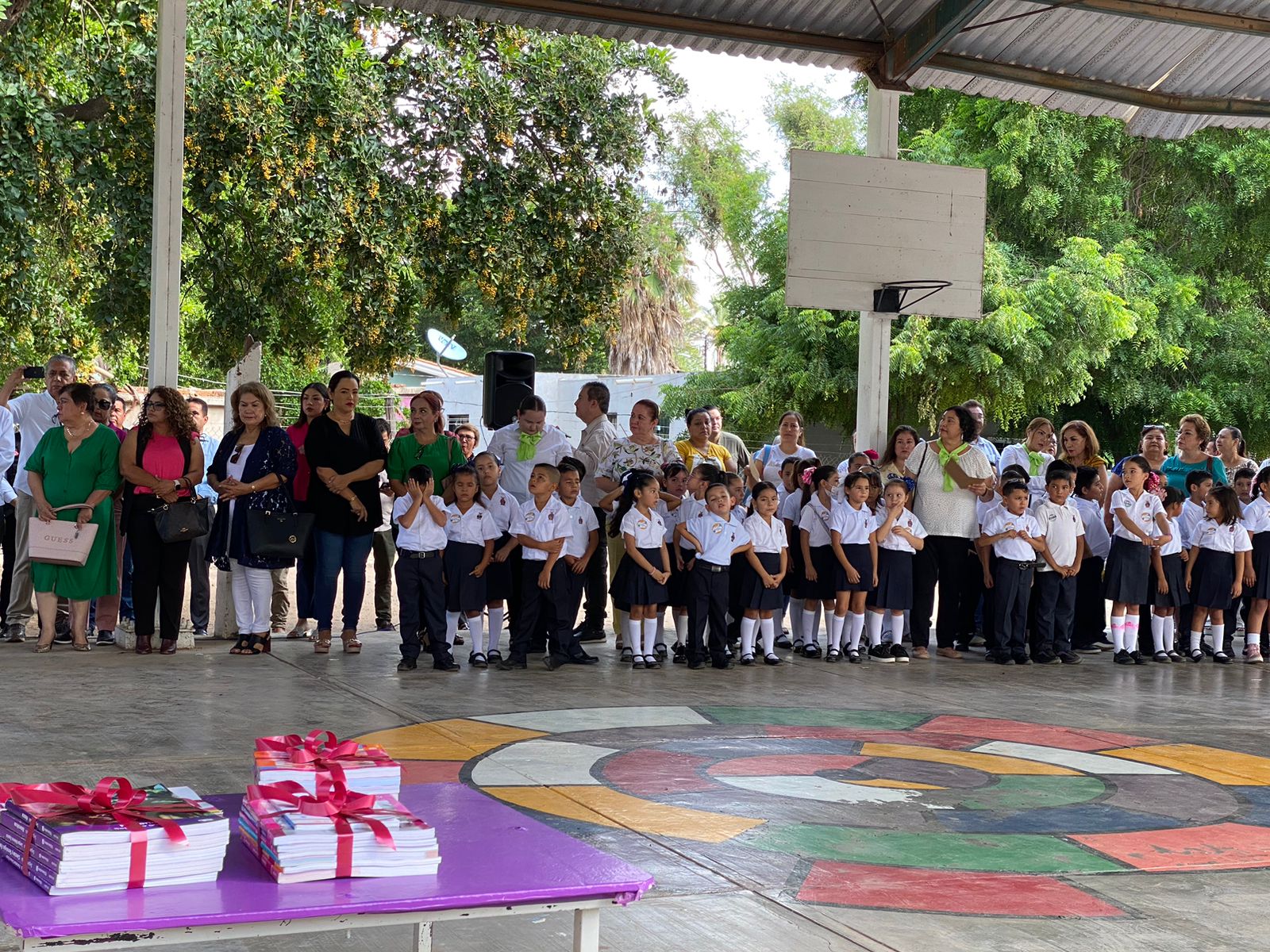 Niños en lunes cívico