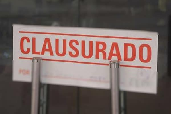 LETRERO QUE DICE CAUSURADO