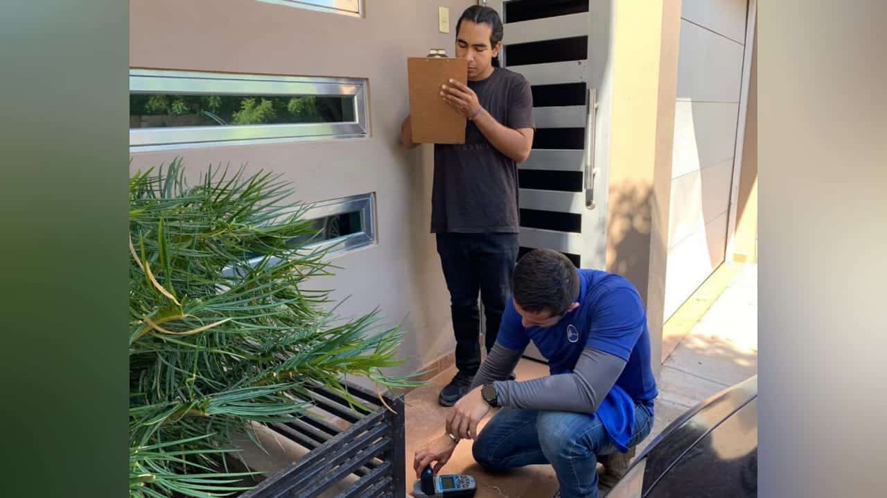 PERSONAL DE COEPRIS ATENDIENDO muestreo del agua potable en Guamúchil