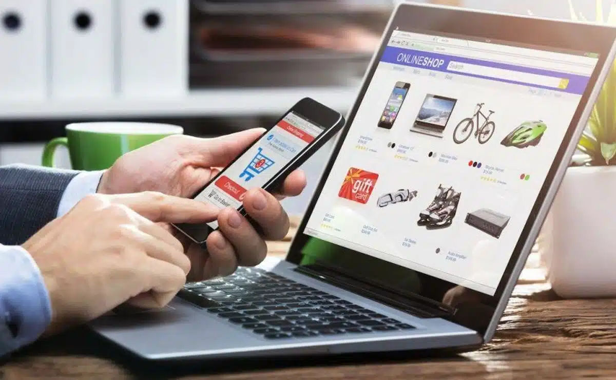 El celular y la laptop son las prinicpales herramientas que se utilizan para las compras en linea