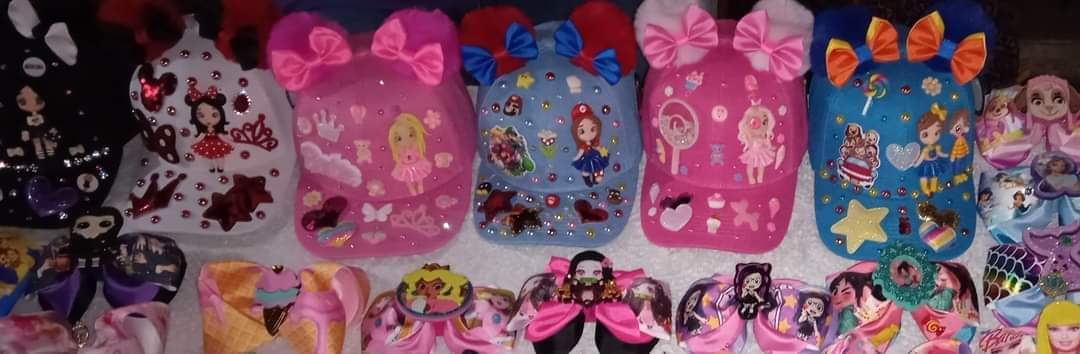 Accesorios que Melisa realiza para vender en la Plazuela 27 de Septiembre