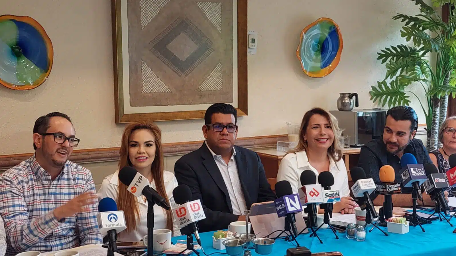 dirigentes de oposición en Sinaloa en rueda de prensa