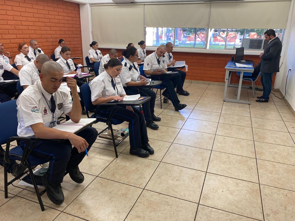 Estudiantes de Unipol durante sus clases en aula