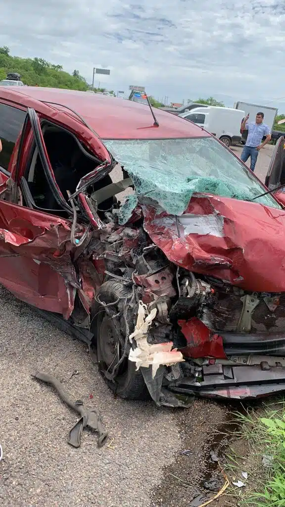accidente vehicular por la carretera libre México 15.