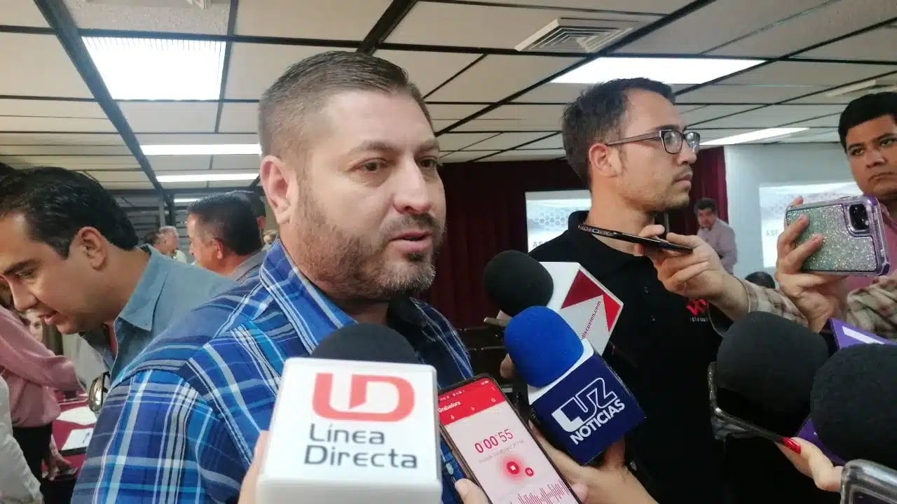 José Paz López Elenes, alcalde de Badiraguato entrevistado por Línea Directa y medios de comunicación