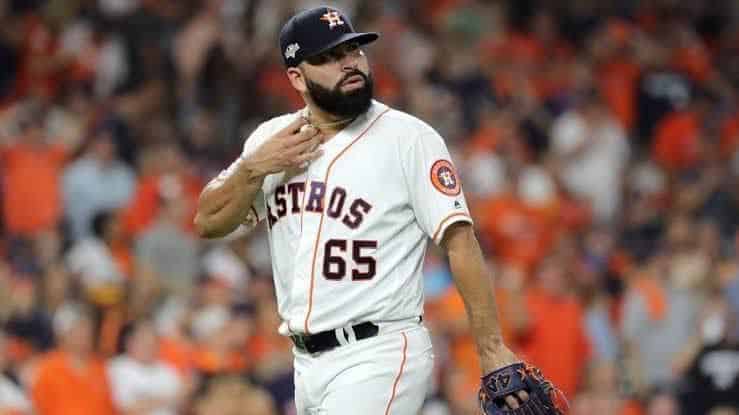 José Urquidy portando el uniforme de los Astros de Houston