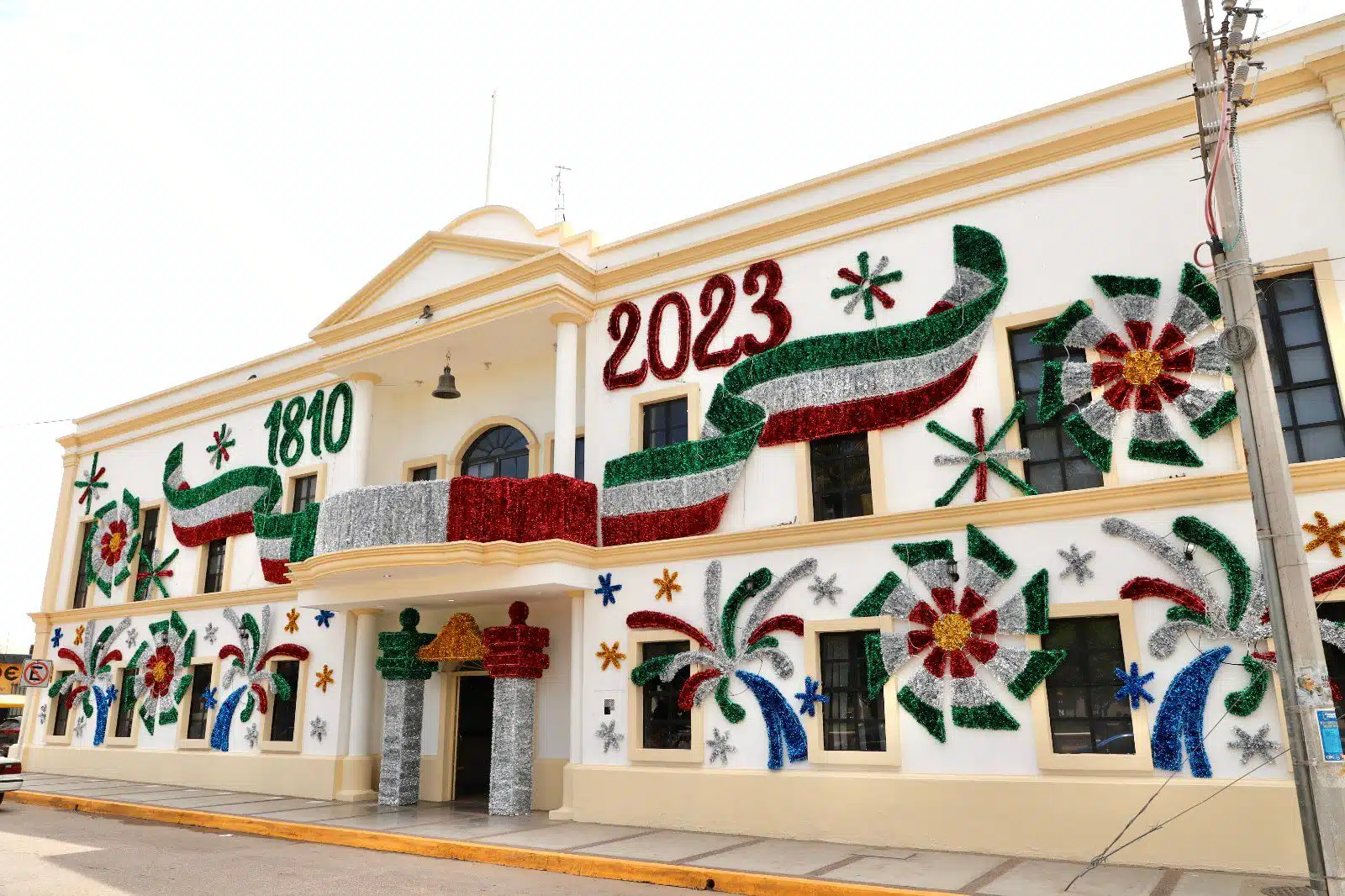 PALACIO MUNICIPAL DE ELOTA DECORADO PARA FIESTAS PATRIAS.