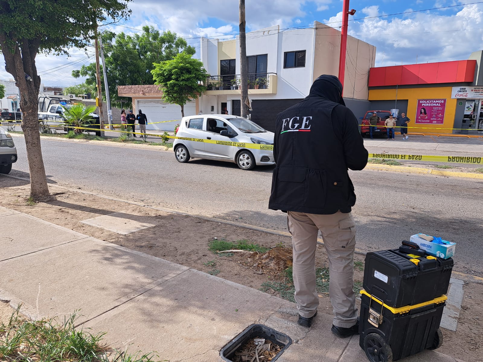 identifican a hombre que fue ejecutado con armas largas en su vehículo en culiacán.