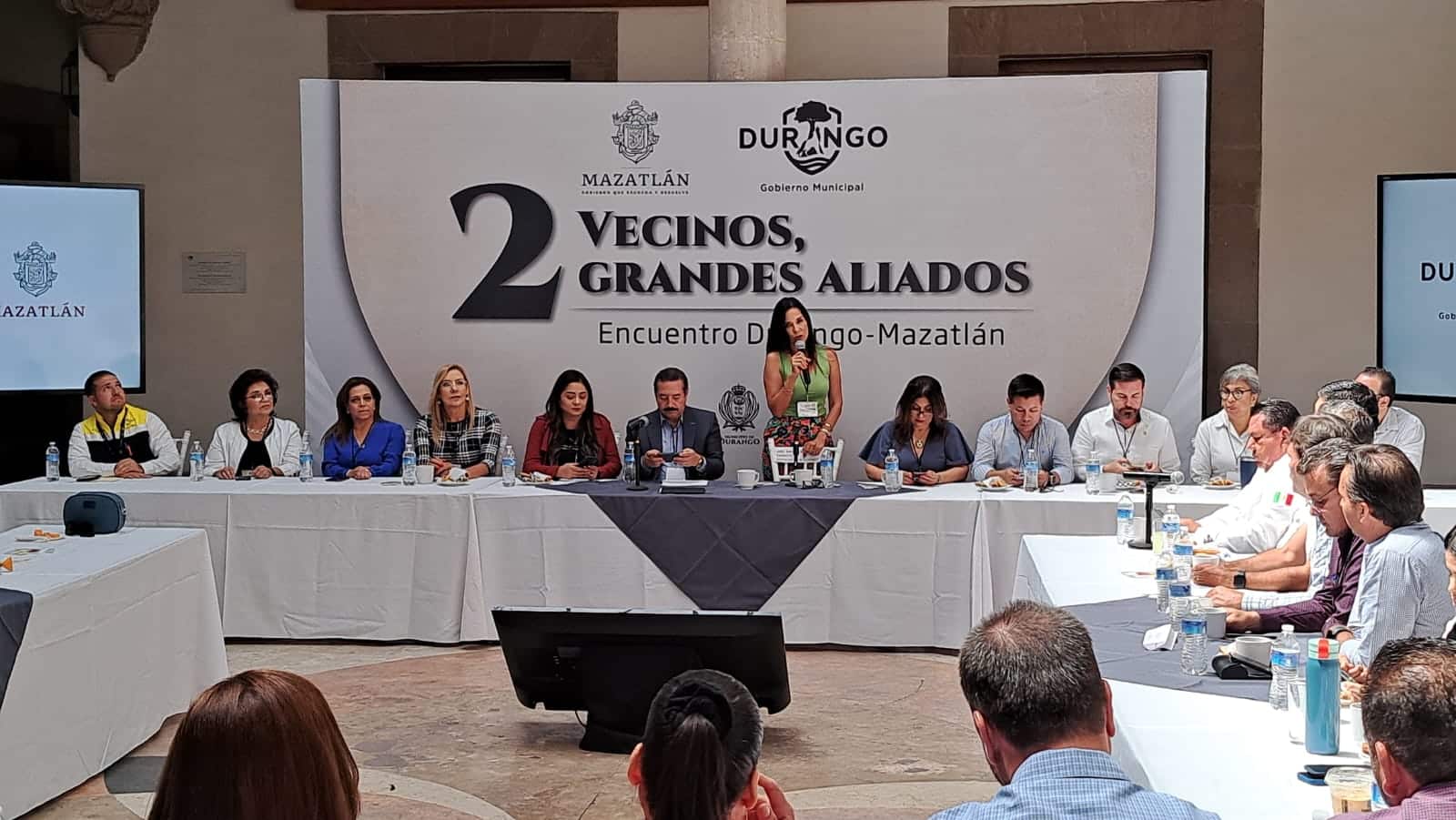 funcionarios de Mazatlán y Durango