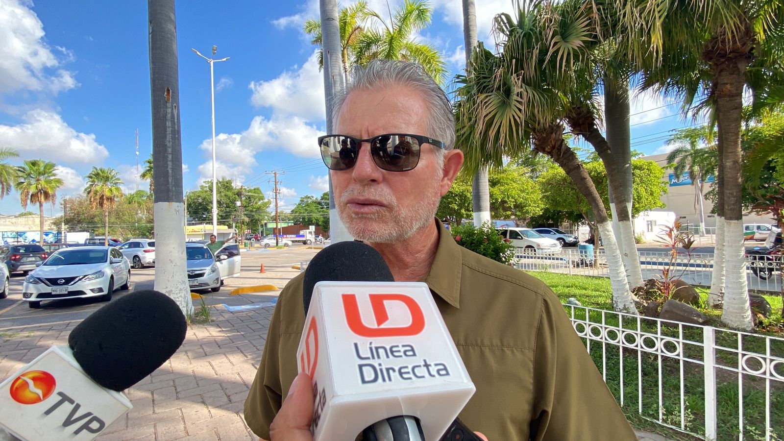 secretario del ayuntamiento de Ahome, Genaro García Castro.