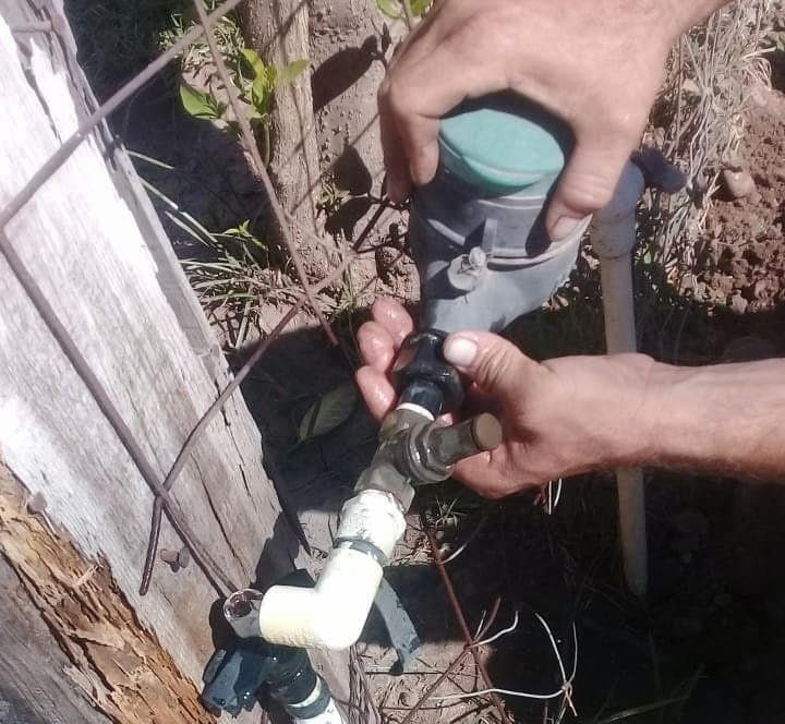 Multan a comerciante con toma clandestina de agua potable en Salvador Alvarado