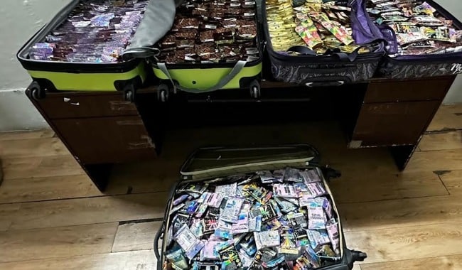 Maletas llenas con cigarros de mariguana