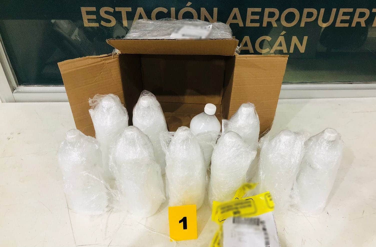 Botellas con metanfetamina