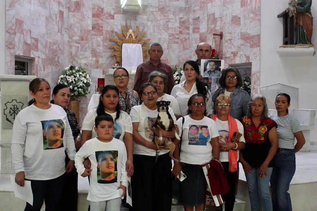 perrita y familiares de persona desaparecida.