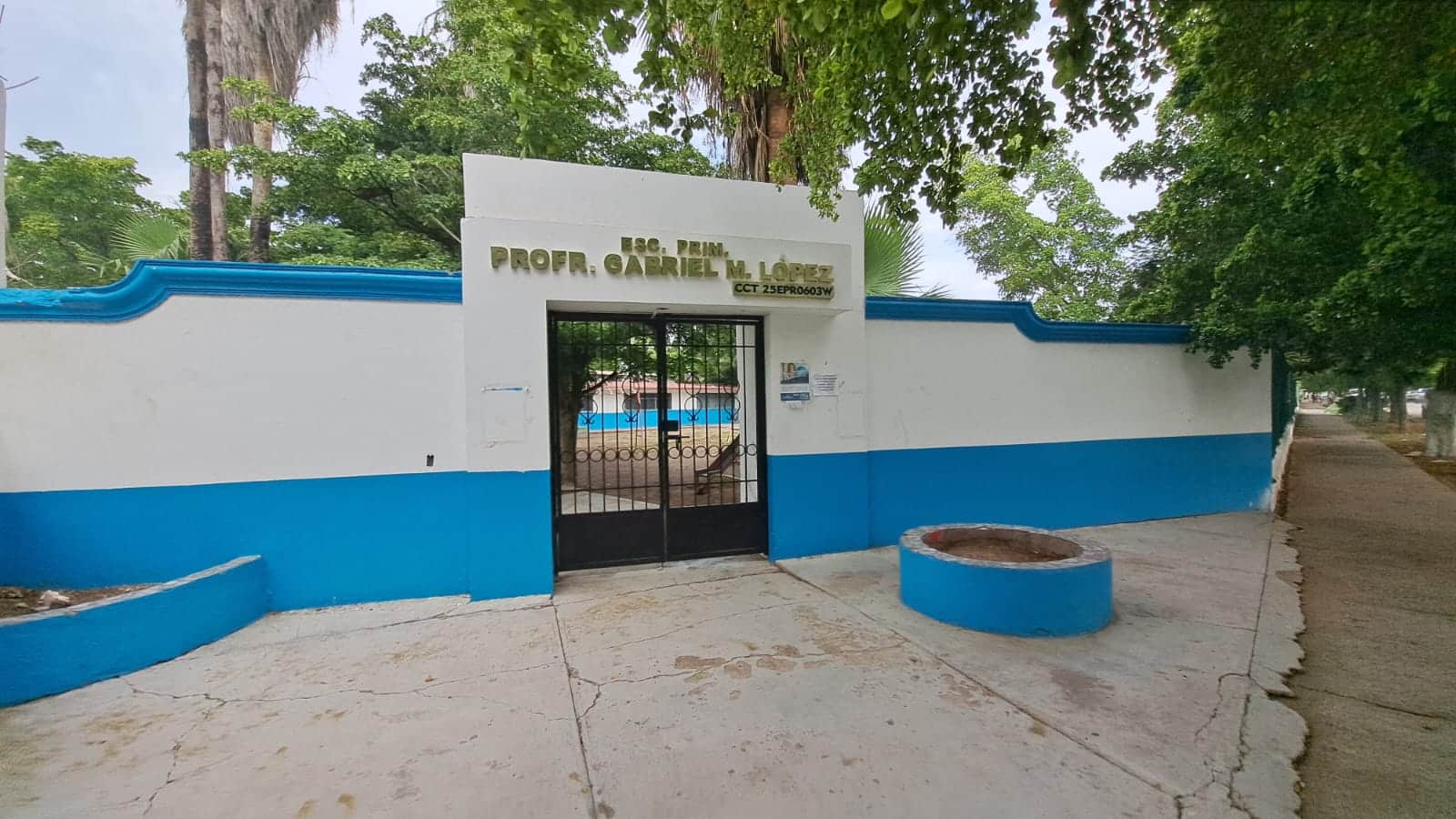 Exterior de la primaria Gabriel M. López,