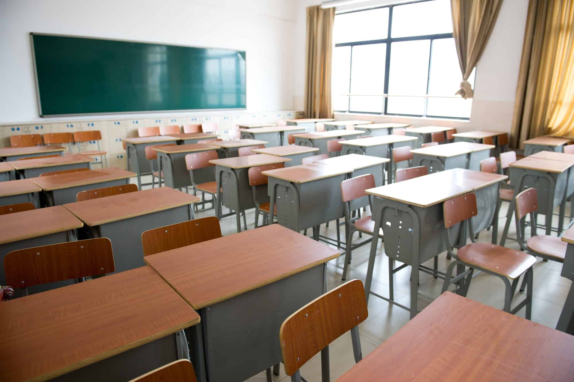 SALÓN DE CLASES VACIO