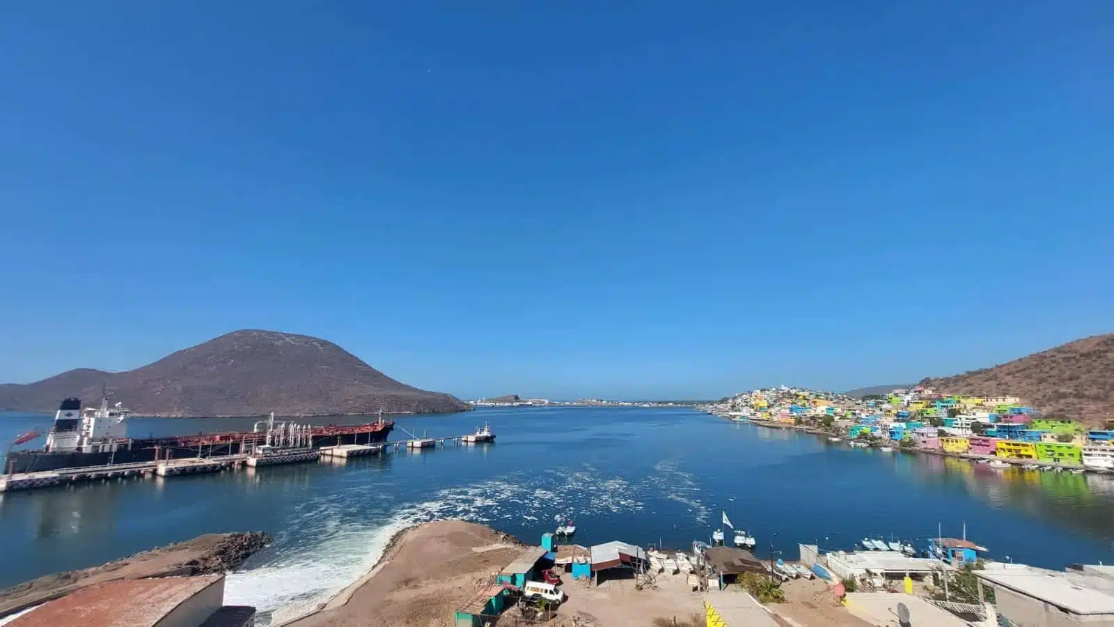 Barcos navegando en Topolobampo