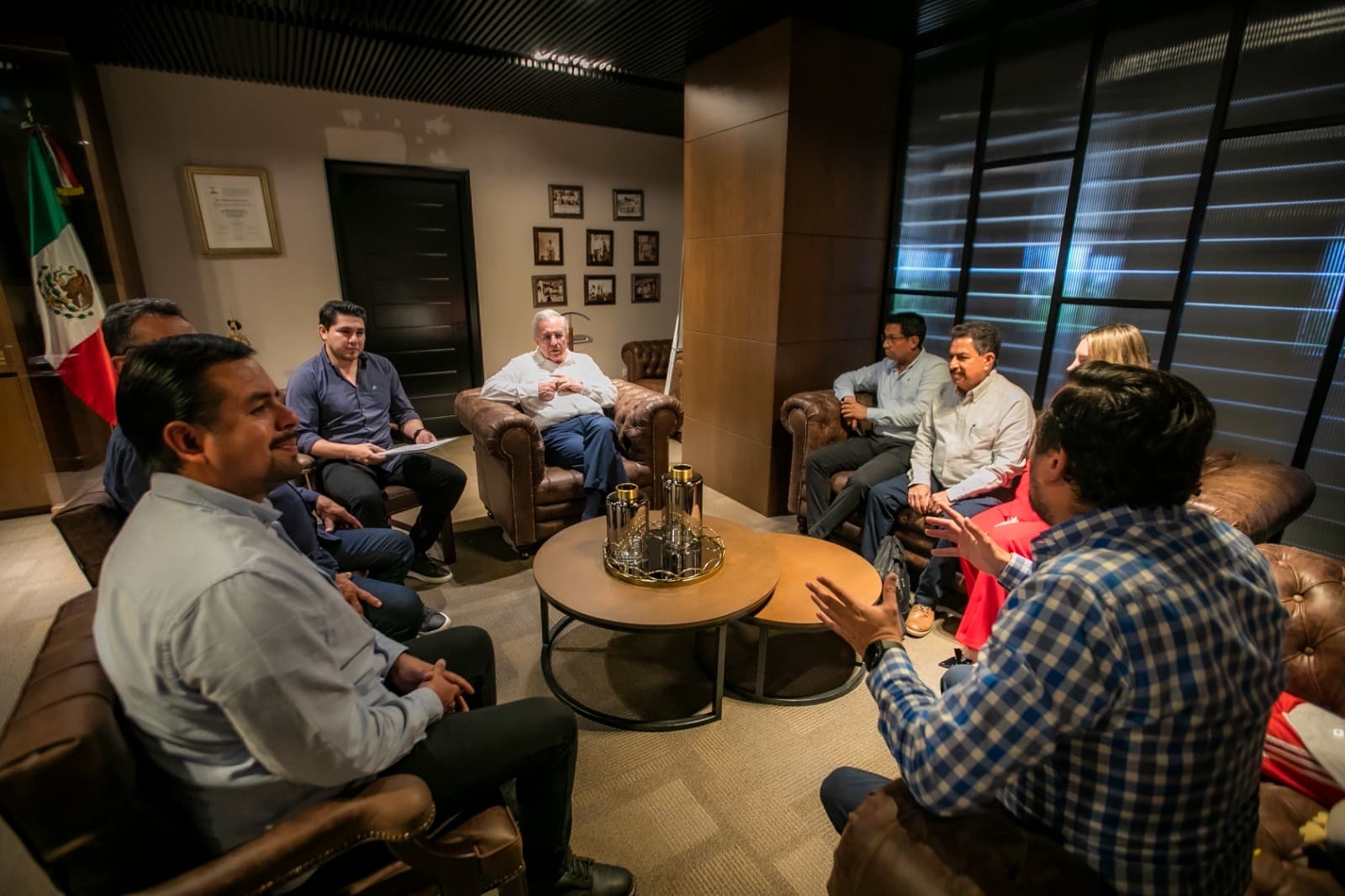 REUNIÓN DE FUNCIONARIOS Y EL GOBERNADOR DE SINALOA.
