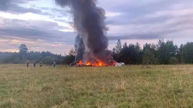 ¡Trágico! Avión se estrella en Rusia y deja varios muertos