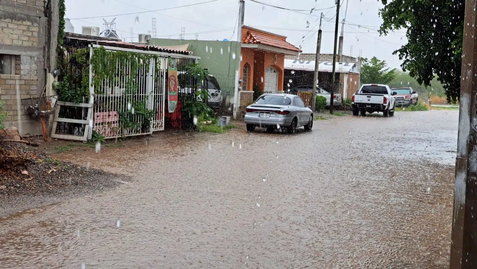 Día lluvioso en una zona de Guamúchil