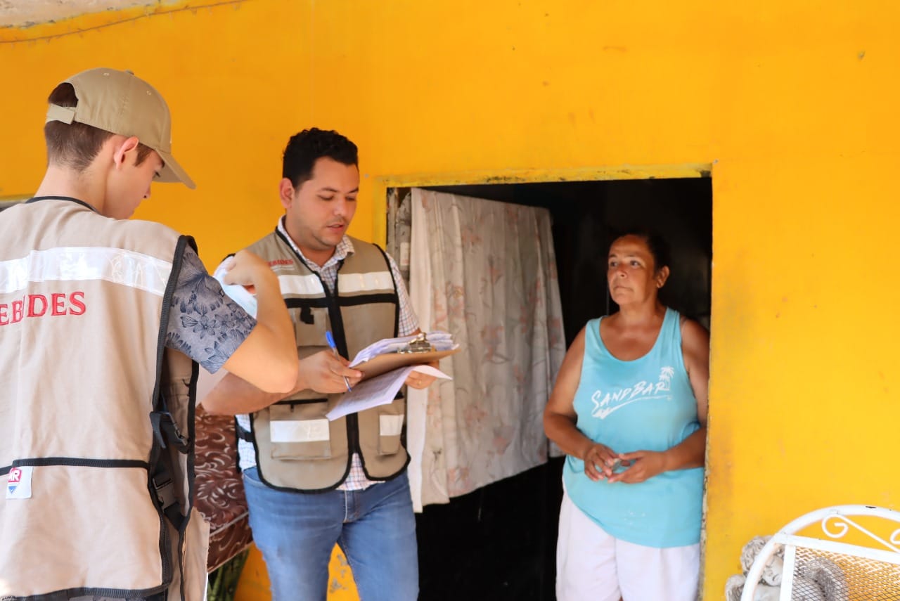 Sebides entrevistando a vecinos de Mazatlán y Rosario