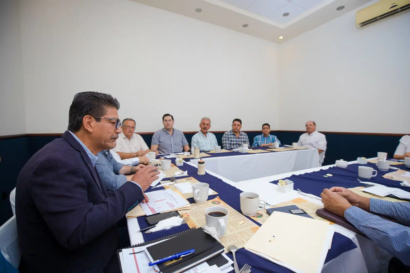 Alcalde de Guasave, Martín Ahumada Quintero, reunido con empresarios de la intercamaral