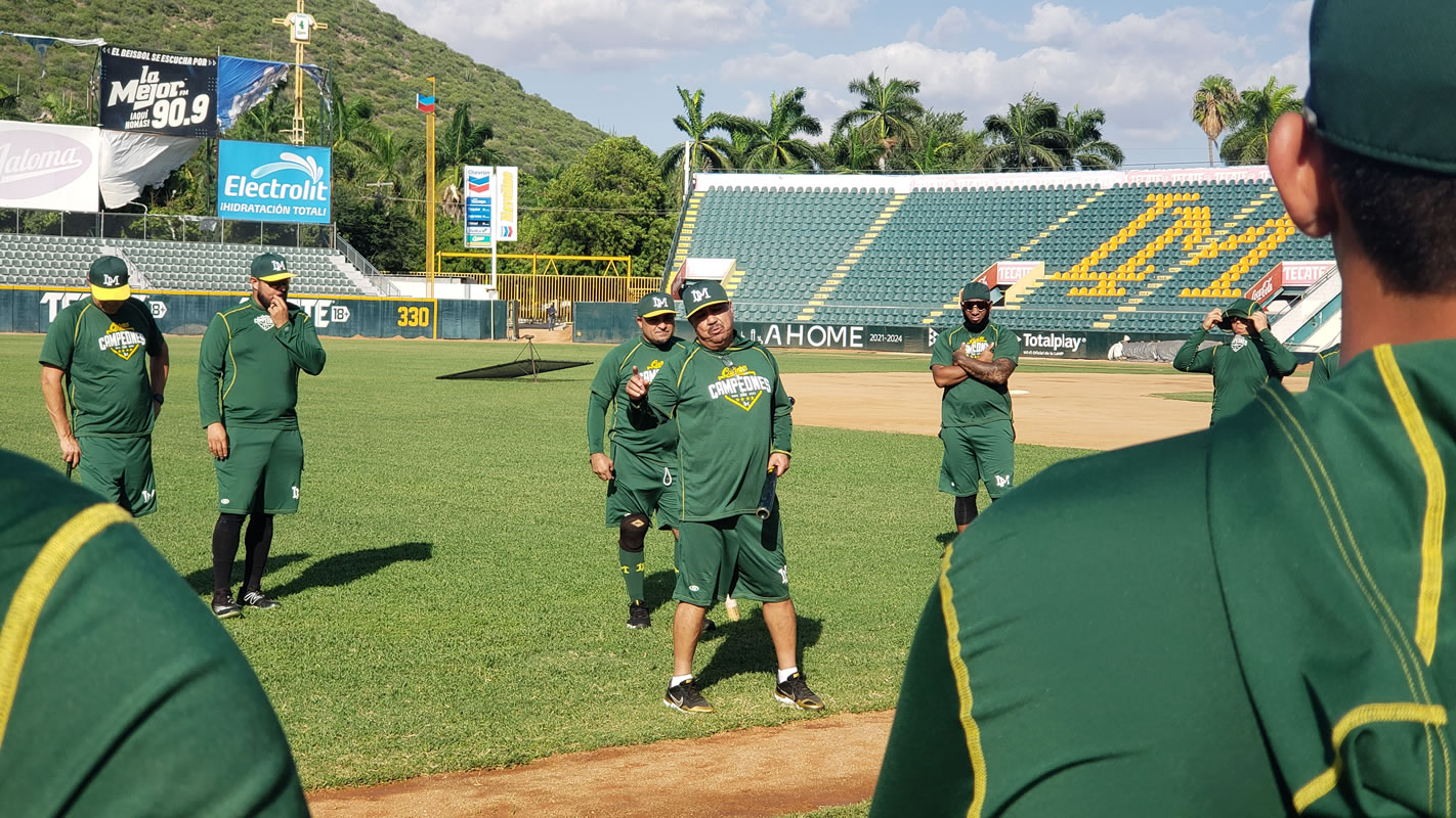 Día de práctica de Cañeros de Los Mochis, equipo que voló a la Ciudad de México para continuar pretemporada