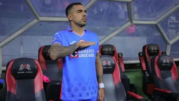 Jesús Alonso Escoboza, futbolista sinaloense del Cruz Azul