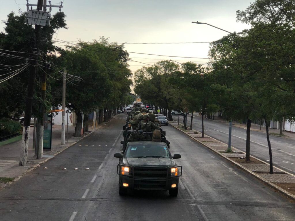 Elementos del Ejército Mexicano en las calles de Culiacán