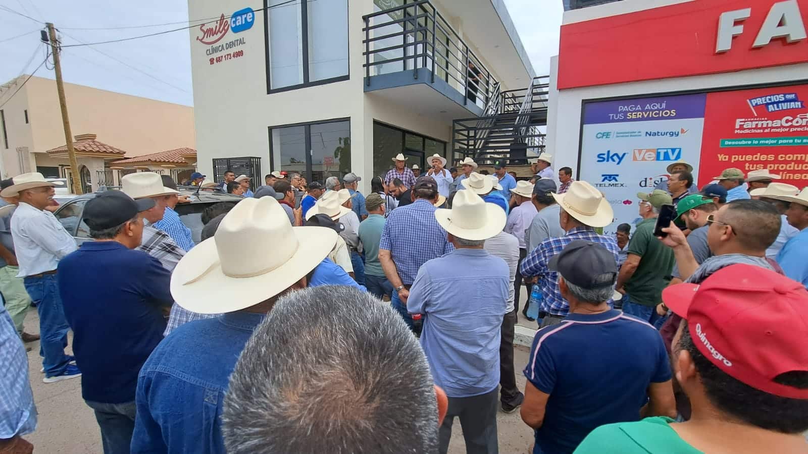 Productores de maíz reunidos en Guasave