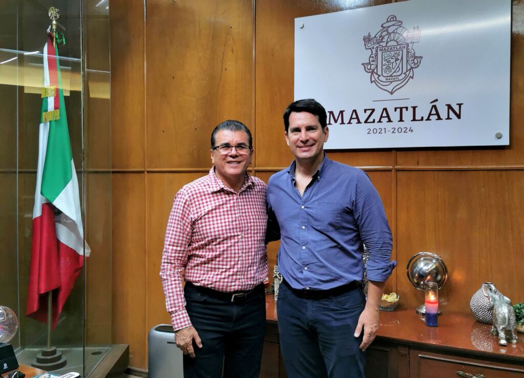 Secretario de Economía en Sinaloa, Javier Gaxiola Coppel junto al alcalde de Mazatlán Édgar González Zataráin
