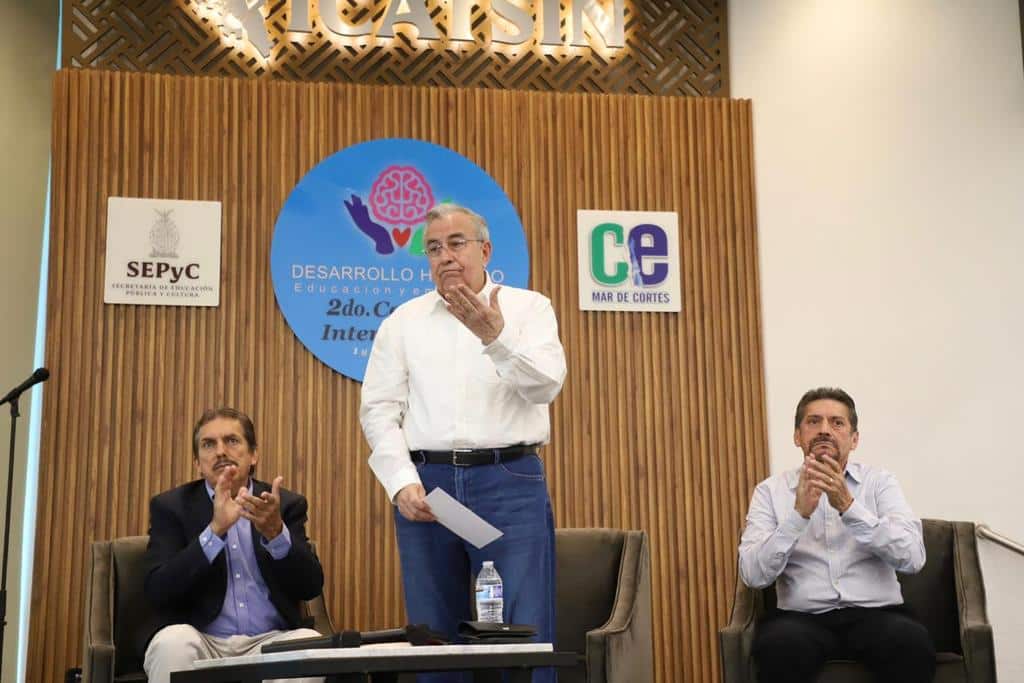 Rubén Rocha Moya junto a César Villavicencio Floriani y Eligio López Portillo