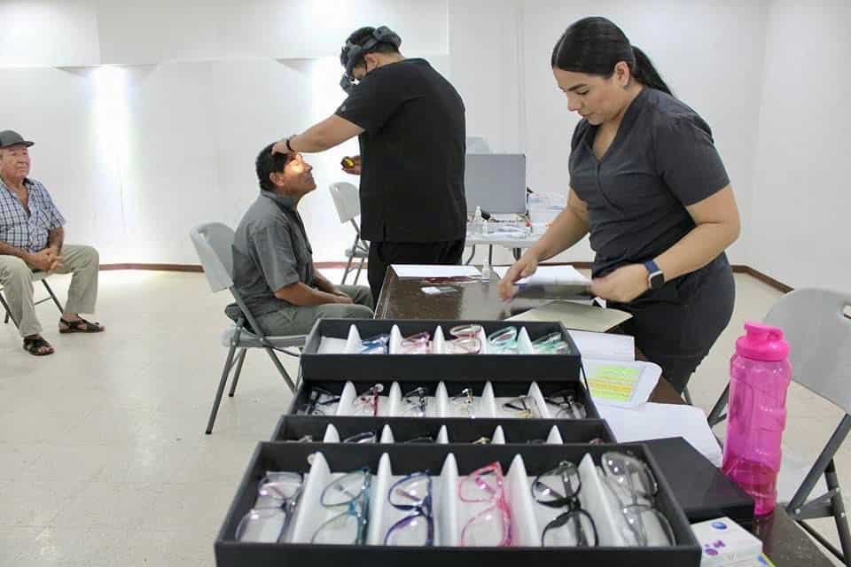 Jornada de salud visual en Elota